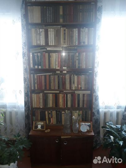 Книги периода СССР с книжным шкафом