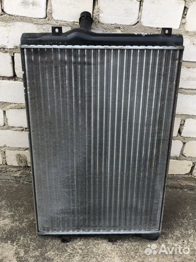 Радиатор охлаждения двигателя Шкода Октавия А5