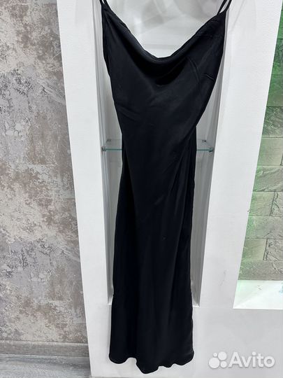 Платье bershka атласное