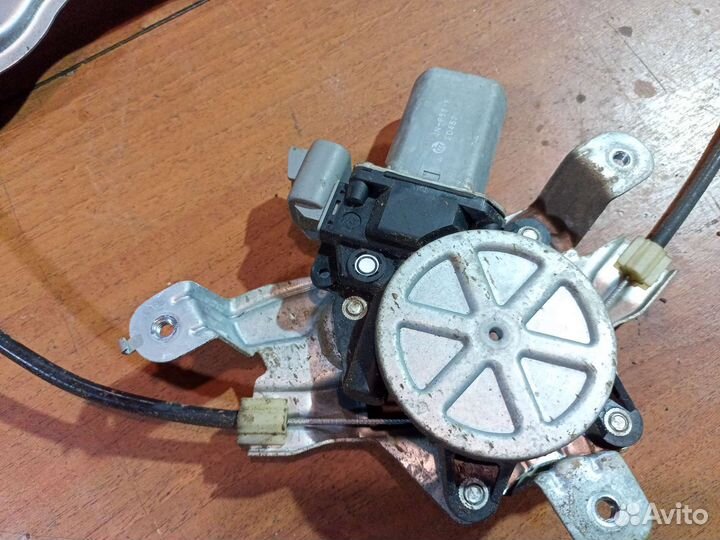 Стеклоподъемник задний правый Geely Emgrand EC7