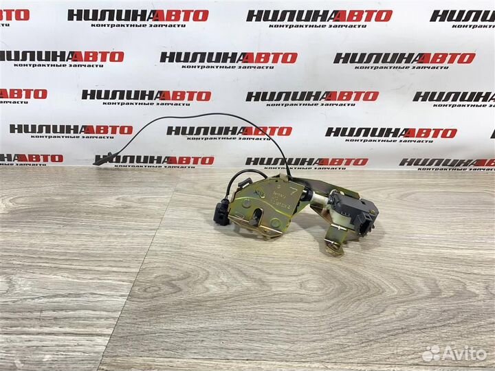 Замок крышки багажника VW Туарег