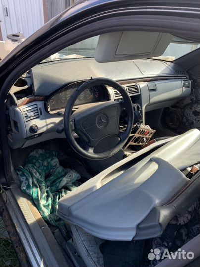 Mercedes-Benz E-класс 3.2 AT, 1997, битый, 100 000 км