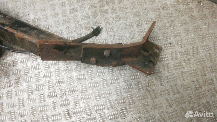 Б/У Б/У Фаркоп (прицепное устройство) E11009511