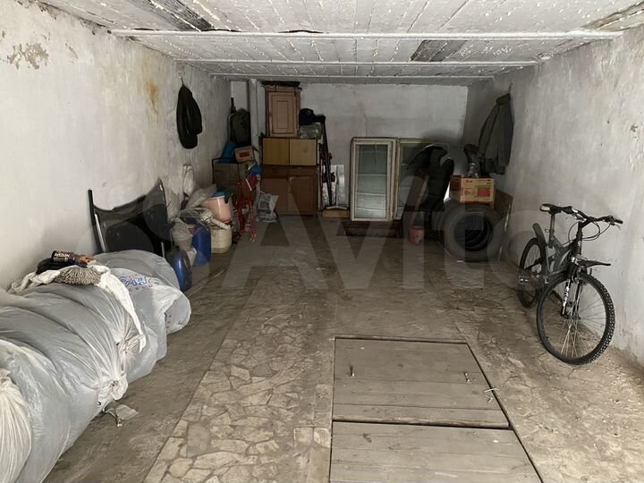 Гараж, > 30 м²