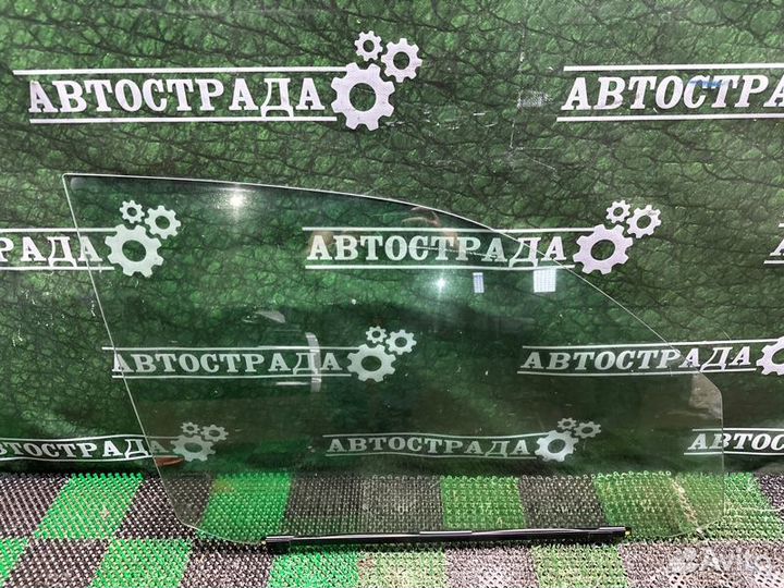 Стекло двойное переднее правое Lexus Lx570