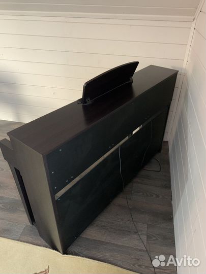 Цифровое пианино Yamaha CLP-635r