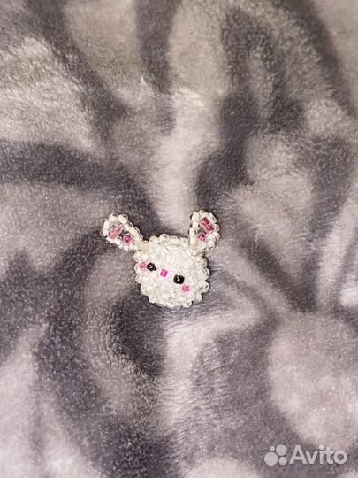 Зайчик из бисера