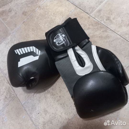 Боксерские перчатки