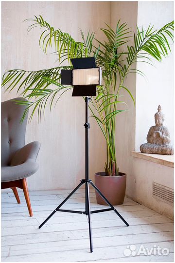 Видеосвет с пультом и штативом 2 метра