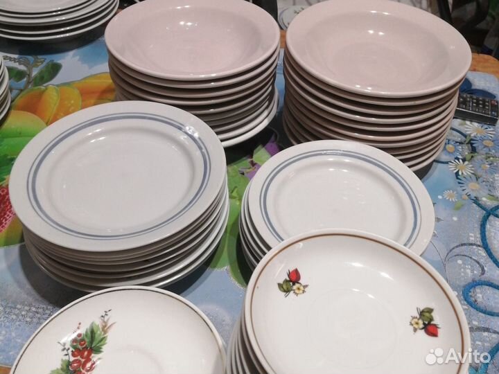 Столовые тарелки бу