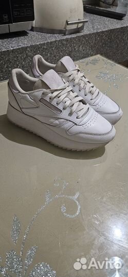 Кроссовки женские