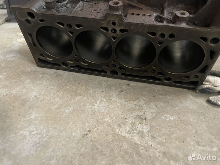 Блок цилиндров renault k4m