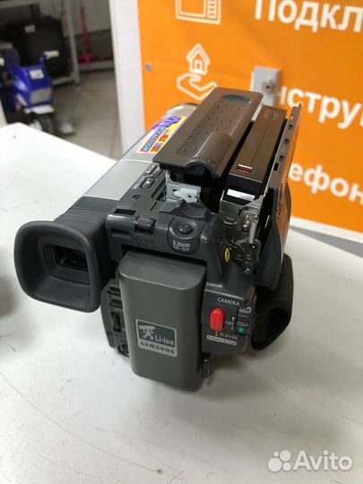 Видеокамера Samsung VP-W80