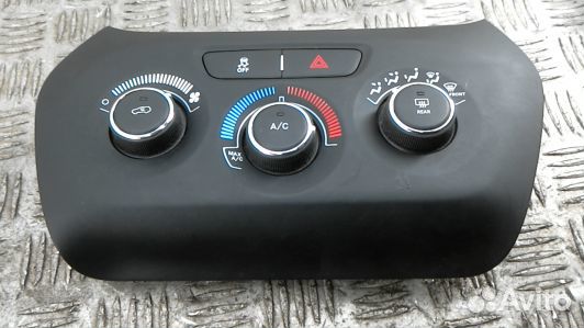 Блок управления печки и климат-контроля jeep chero