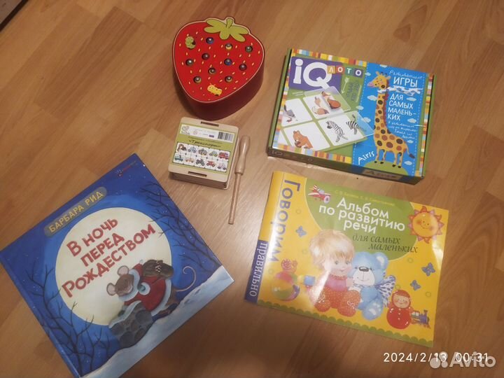 Развивающие игрушки,книги,червячки, лото,пакетом