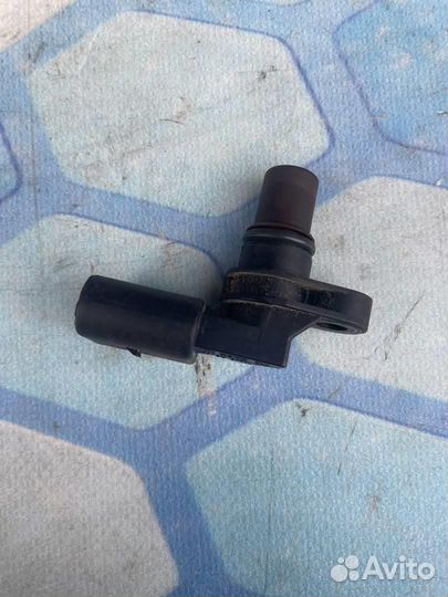 Датчик положения распредвала 06E905163