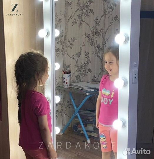 Гримерное зеркало с подсветкой