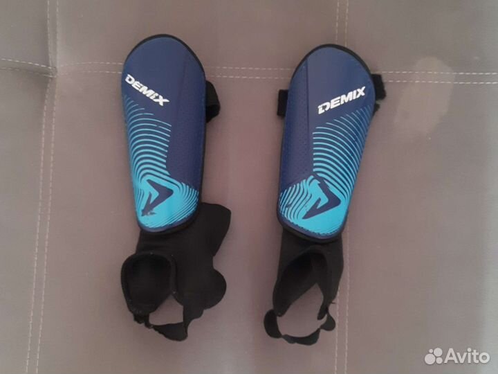 Щитки футбольные