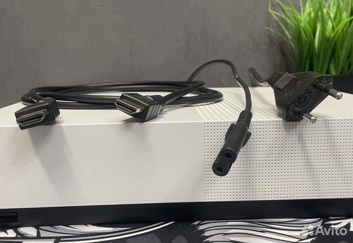 Xbox One S 1tb 2 геймпада