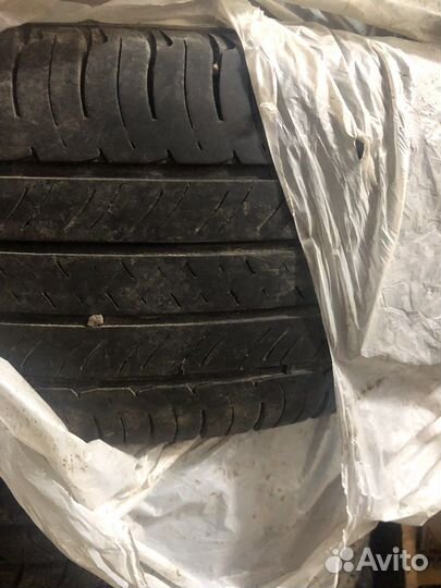 Michelin Latitude Tour HP 215/70 R16