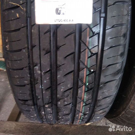 Roadmarch Prime UHP 08 235/55 R19