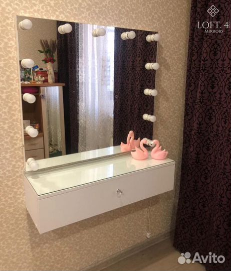 Гримерное зеркало с лампочками