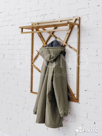 Вешалка настенная металлическая в прихожую