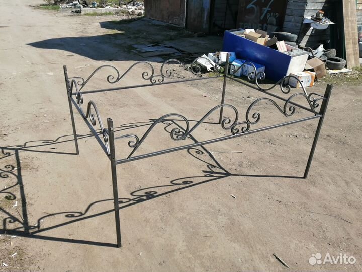 Ограды на кладбище