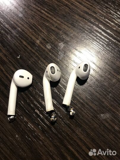 Правый и левый наушник apple airpods 1