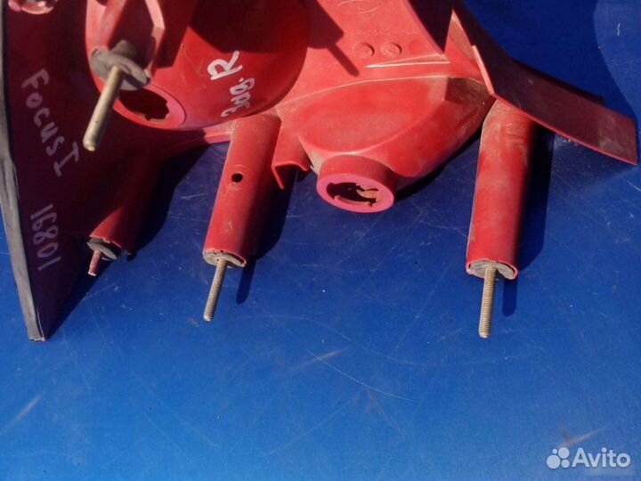 Фонарь задний правый Ford Focus 1