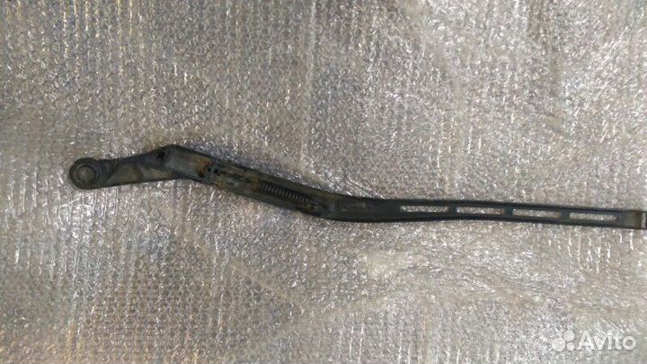 Поводок стеклоочистителя передний правый Audi A6