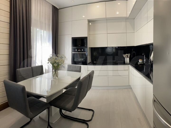 Дом 170 м² на участке 8 сот.