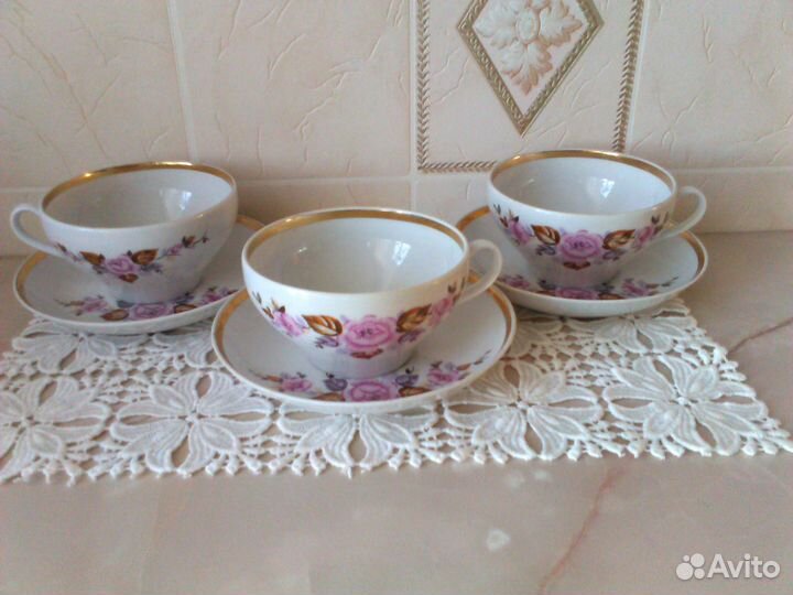 Чайные чашки с блюдцами. Много