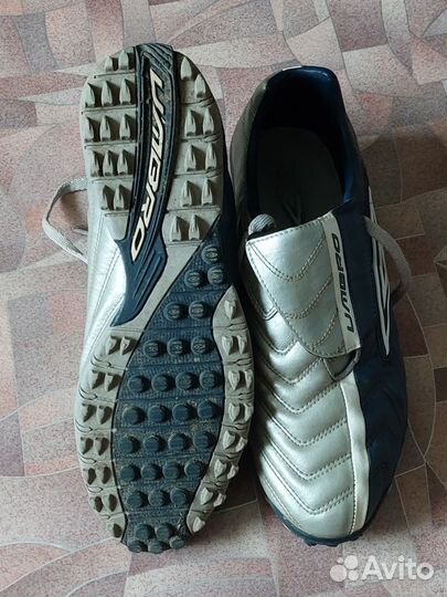 Футбольные шиповки