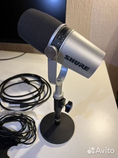 Студийный микрофон shure mv7x grey