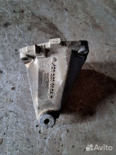 Кронштейн двигателя Mercedes W140