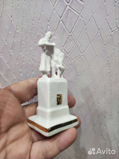 Статуэтка 