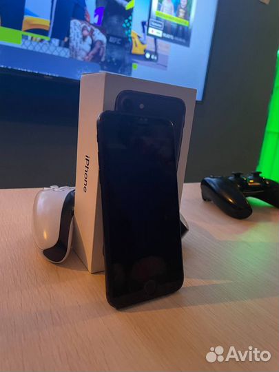 Телефон iPhone 7