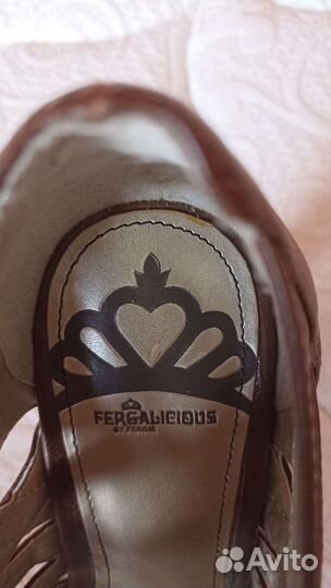 Босоножки Fergie