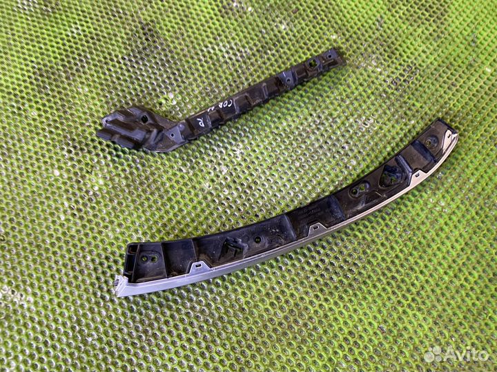 Накладка кронштейн фары R на Kia Sorento 4 2020-нв