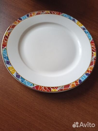 Набор посуды фарфор на 6 персон. новый.24 предмета