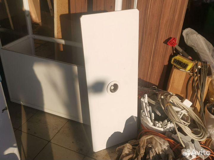 Стеклянный шкаф витрина с подсветкой