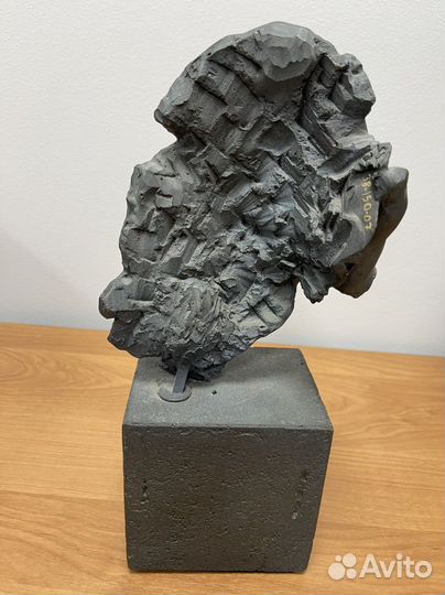 Статуэтка из камня