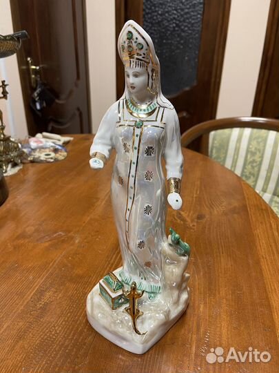 Фарфоровая статуэтка «Хозяйка Медной горы»