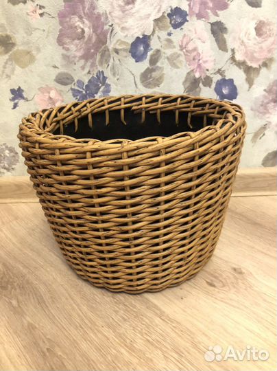 Кашпо из искусственного ротанга