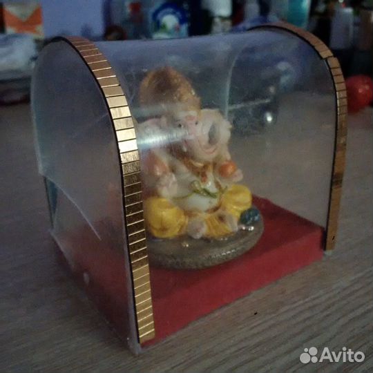 Брелки и сувениры