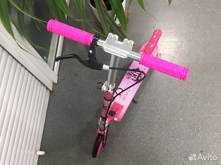 Самокат с ручным тормозом