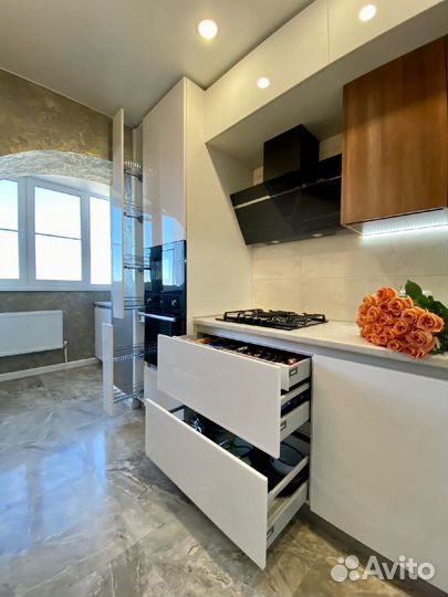 Прямой Кухонный гарнитур на заказ в Новосибирске