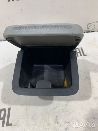 Пепельница Renault Symbol K7JA700 2005