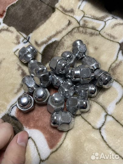 Колпачки для болтов на колесо